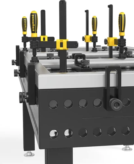 Système de bridage et de positionnement en 2D ou 3D pour la soudure, l’assemblage et la construction mécanique