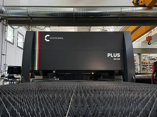 le laser à fibre le plus puissant d’Europe avec tête chanfrein