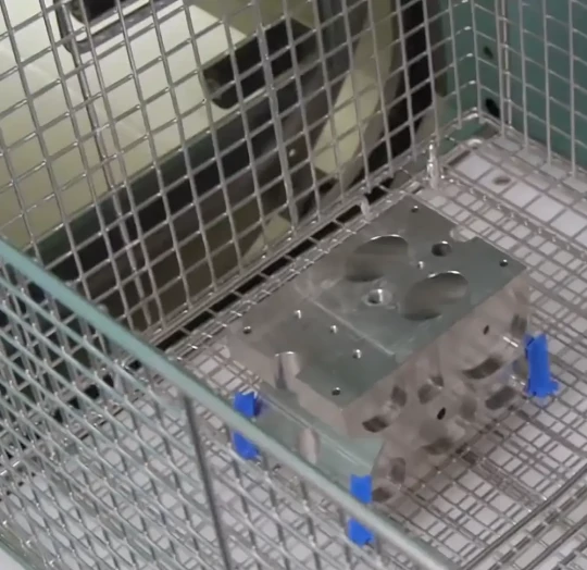 nettoyage précis, doux et rapide de pièces industrielles