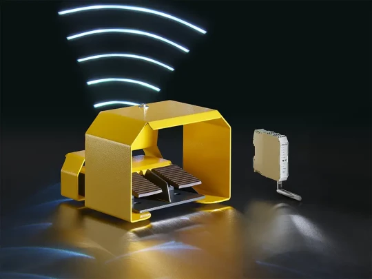 Pédale de commande avec bouclier de protection élargi et nouveau système sans fil