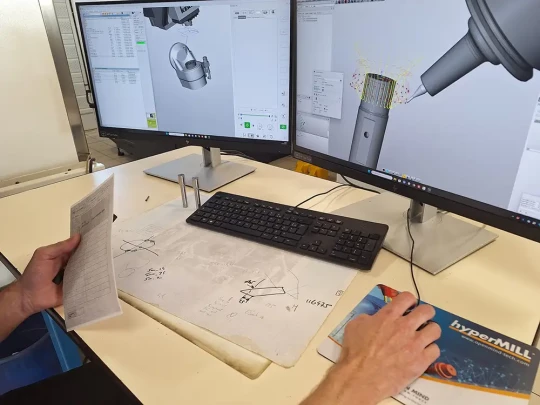 programmaton de l'usinage avec une précision au micron