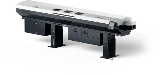 Ravitailleur de barres avec guidage auto-adaptatif pour tours poupée fixe ou mobile