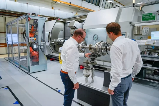 Tour-fraiseur robotisé pour la production de pièces aéronautiques de précision