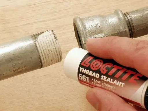 Spécial MICRONORA 2004 : HENKEL LOCTITE propose aujourd'hui une nouveauté performante avec sa formule en stick semi-solide