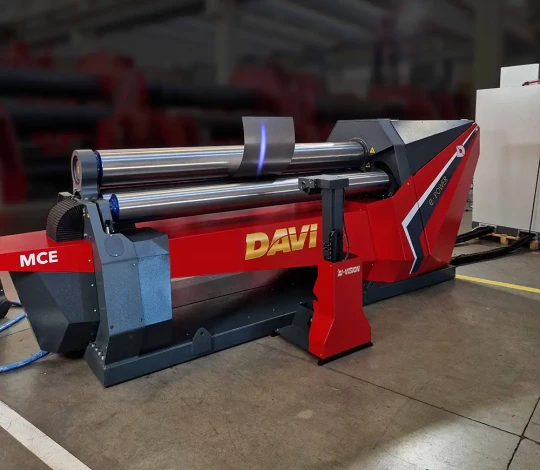 Rouleuse de tôle entièrement électrique avec assistance via IA