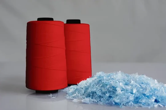 Transformation des vêtements techniques usagés en tissu high-tech