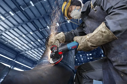 Petite meuleuse angulaire filaire de grande puissance