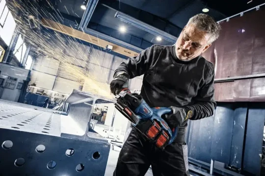 Un moteur 2x18V pour un nombre de coupes par charge plus élevé
