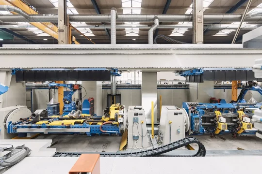 Assemblage automatisé de composants complexes avec des robots Yaskawa