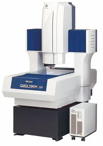 Spécial MICRONORA 2004 : à voir chez MITUTOYO, Quick Vision, une machine de mesure sans contact
