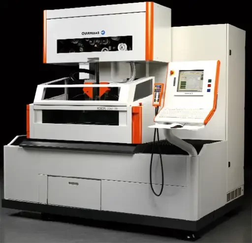 Spécial MICRONORA 2004 : CHARMILLES présente la machine d'électroérosion filaire ROBOFIL 2050TW