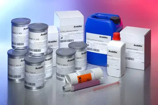Une mise en œuvre simplifiée grâce aux nouveaux adhésifs méthacrylates ARALDITE