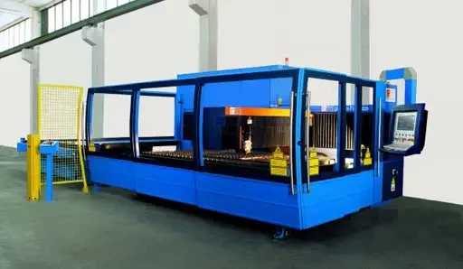 Spécial EUROBLECH 2004 : PRIMA INDUSTRIE présente trois machines de découpe et soudage laser représentatives de sa vaste gamme (PLATINO High Speed, DOMINO High Speed et RAPIDO)