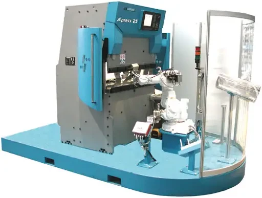 Spécial EUROBLECH 2004 : Une nouvelle presse plieuse et une cellule robotisée seront en vedette sur le stand GASPARINI