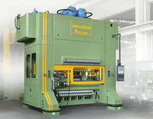 Spécial EUROBLECH 2004 : INVERNIZZI montrera sa presse transfert T200 GNLMT2 de 200 tonnes à genouillère modifié Link-Lever à deux points de poussée