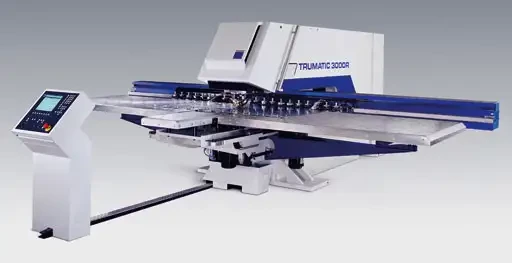 Spécial INDUSTRIE LYON 2005 : poinçonnage, laser, pliage, cisaillage et outils portatifs sur le stand TRUMPF
