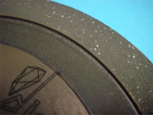 Les meules DIAMOUTILS d'affûtage et de rectification à liant polymères lubrifiés