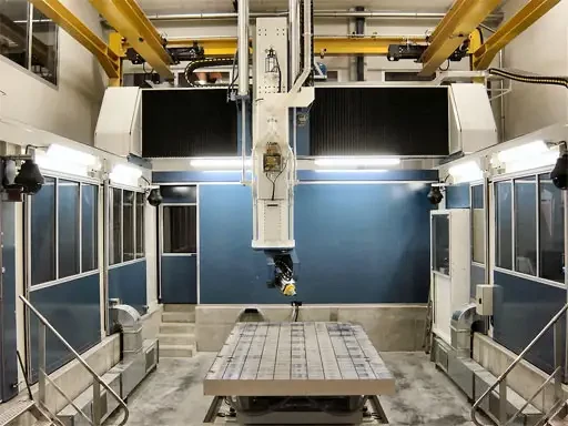 Pièces de très grandes dimensions sans souci avec le centre d'usinage CRENO UGV 5 axes à traverse haute mobile du CRENEAU INDUSTRIEL