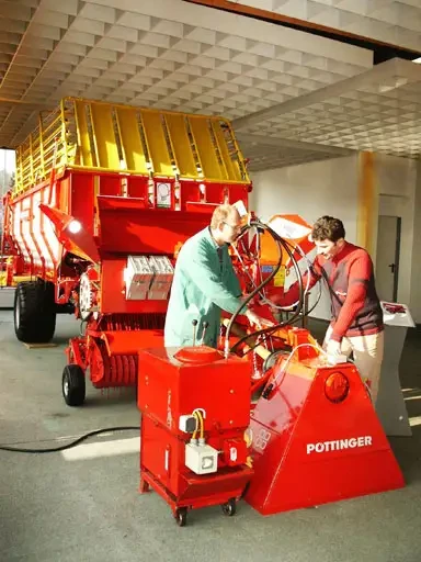 Essai avant la prise de décision concernant le fournisseur et le procédé de soudage : un leader en fabrication de machines agricoles passe à un système de soudage numérique FRONIUS