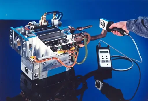Kistler élargit sa gamme d'extensomètre pour contrôler la qualité des points de soudage, avec HighSens Type 9232