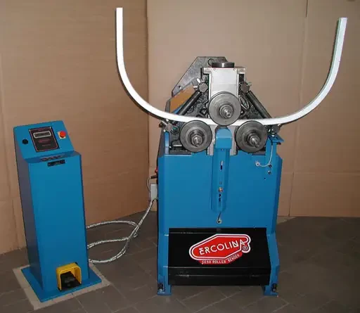 Spécial INDUSTRIE 2006 : ERCOLINA exposera un échantillon de la gamme de cintreuses
