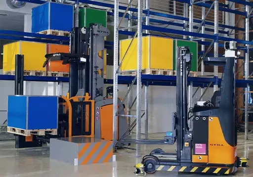 STILL a  présenté de nouvelles offres dans le domaine de l'intralogistique au CeMAT qui a eu lieu à Hanovre du 11 au 15 Octobre 2005