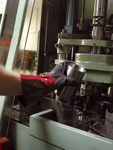 Préhension sûre dans les environnements chimiques : ANSELL lance le gant AlphaTec