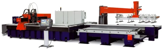 Byjet 4022 de BYSTRONIC, davantage de tables alternantes pour la découpe jet d'eau