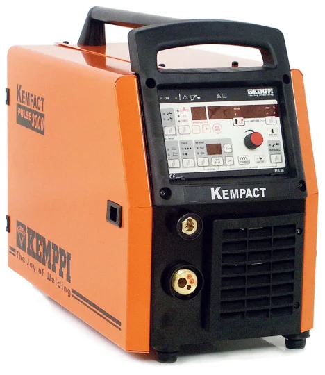 Spécial SOUDAGE 2006 : affichant à la pesée seulement 22 kg, le poste à souder Kempact Pulse 3000 de KEMPPI offre une combinaison unique associant portabilité et performance de l'arc pulsé