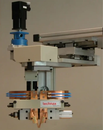 Spécial SOUDAGE 2006 : TECHNAX INDUSTRIE a développé un nouveau dispositif de soudage numérique 4 axes se caractérisant par une grande flexibilité d'utilisation