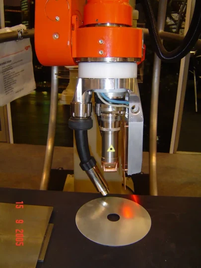 Spécial ROBOTIQUE 2006 : IGM fêtera ses 20 ans d'existence et, en clin d'oeil, présentera en parallèle un robot développé il y a plus de 20 ans et un, de la dernière génération notamment en démonstration lors de la foire d'Essen