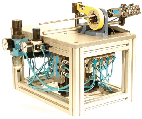 Spécial WIRE 2006 : plusieurs machines complètes de coupe semi-automatiques seront en fonctionnement sur le stand HEZEL