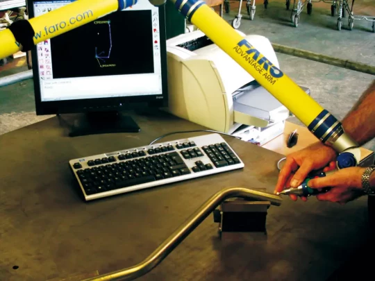 Spécial TUBE 2006 : le Laser Line Probe FARO, doté d'une caméra laser intégrée, est un bras de mesure sept axes dédié à la mesure avec et sans contact