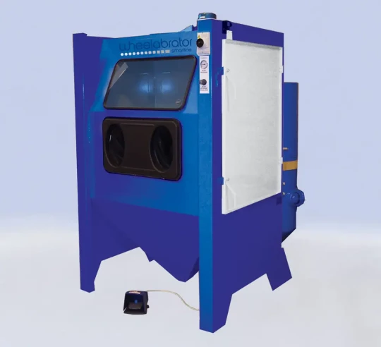 La nouvelle gamme de cabines àmanches Smartline de WHEELABRATOR offre un très bon compromis Prix / Puissance