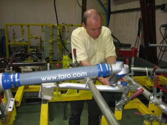 Contrôle 3D de qualité avec un bras de mesure FARO pour des produits de grande fiabilité