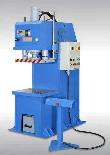 Spécial TRANSFOMETAL 2002 : SICMI présentera 3 modèles de presses hydrauliques