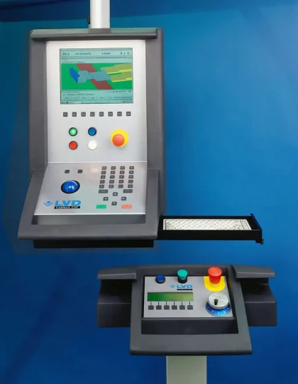 Spécial EUROBLECH 2004 : Une presse plieuse hydraulique LVD à grande vitesse et le pliage adaptatif Easy-Form Laser seront exposés