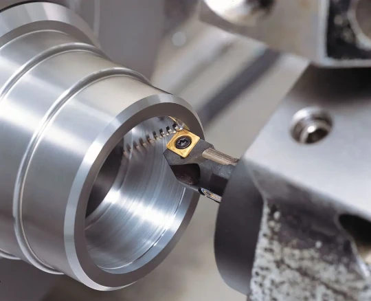 Nouvelles Barres d'alésage SumiTurn X-BAR de SUMITOMO : plus de vibration en alésage profond