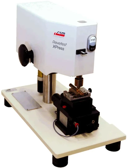 Spécial INDUSTRIE 2008 : le RSX (Revetest Xpress) Scratch Testeur de CSM INSTRUMENT est l'outil idéal pour la mesure d'adhésion et de résistance à la rayure des revêtements