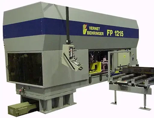 Spécial EURO BLECH 2002 : VERNET BEHRINGER présentera une ligne de perçage et une ligne de poinçonnage, marquage, découpe plasma