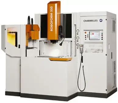 Spécial MICRONORA 2006 : la nouvelle machine Roboform 350 MicroTEC de Charmilles permet d'aborder tous les marchés où la précision du micro-usinage et la régularité du résultat figurent parmi les attentes essentielles