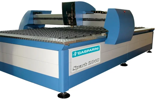 GASPARINI élargit son domaine de compétences avec la poinçonneuse X-TRIM et la machine de découpe plama Spark 2040