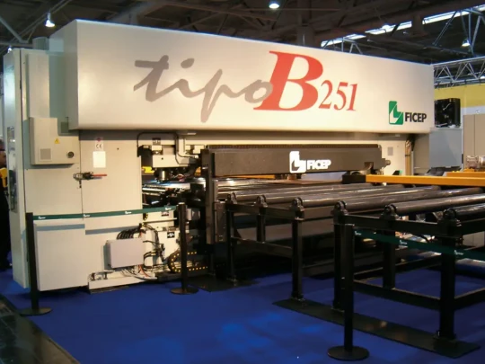 Spécial EUROBLECH 2006 : FICEP mettra en avant ses matériels pour la charpente métallique et notamment sa machine pour l'usinage de tôle de grande dimension