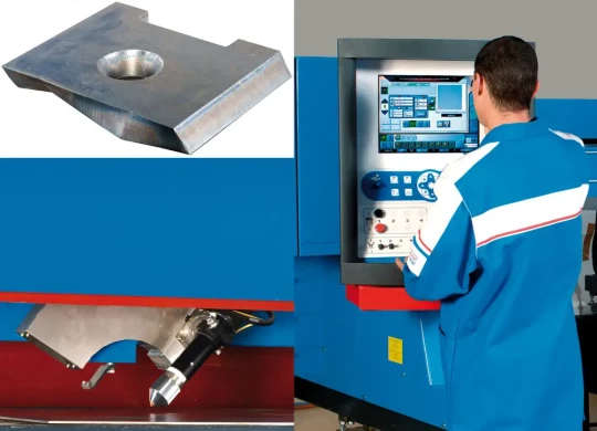 La machine de coupage Oxytome 35 PS d'AIR LIQUIDE WELDING avec HPC Digital Process oxy dispose d'un bloc de chanfreinage plasma évolutif
