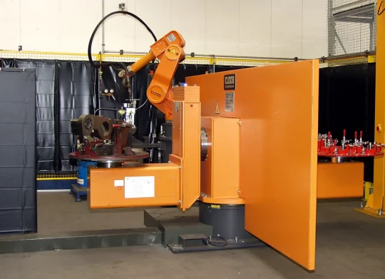 CARL CLOOS SCHWEISSTECHNIK propose des installations de soudage robotisé compactes pour une utilisation universelle