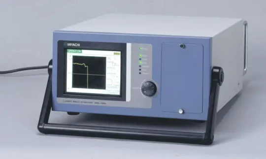 Le MIYACHI MML 100-A assure le contrôle du soudage laser