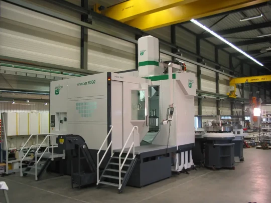 Le centre d'usinage CNC à 5 axes pour tournage et fraisage Unicom 6000-HV d'UNISIGN est une solution économique pour un usinage complet et flexible