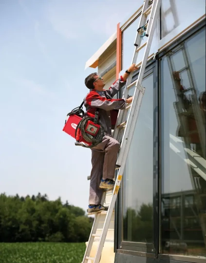FRONIUS apporte une mobilité illimitée et un découpage « écologique » grâce au découpage plasma au liquide et non à l'air comprimé