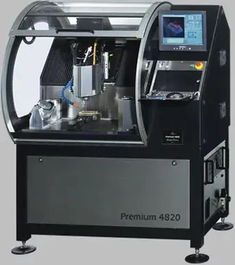 La nouvelle fraiseuse CNC PREMIUM 4820 d'ISEL permet un usinage très rapide des moules et des outils grâce, notamment, à une technique de fraisage HSC très précise