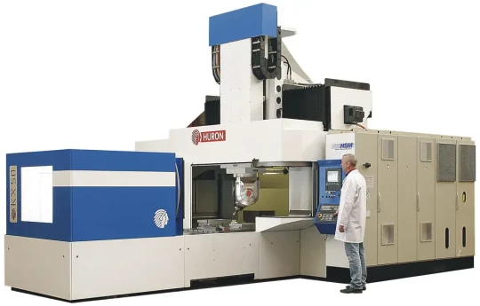 Le centre KX 50 de HURON est une machine de taille moyenne - 5 axes / 5 faces - permettant de réaliser des opérations d'usinage en UGV